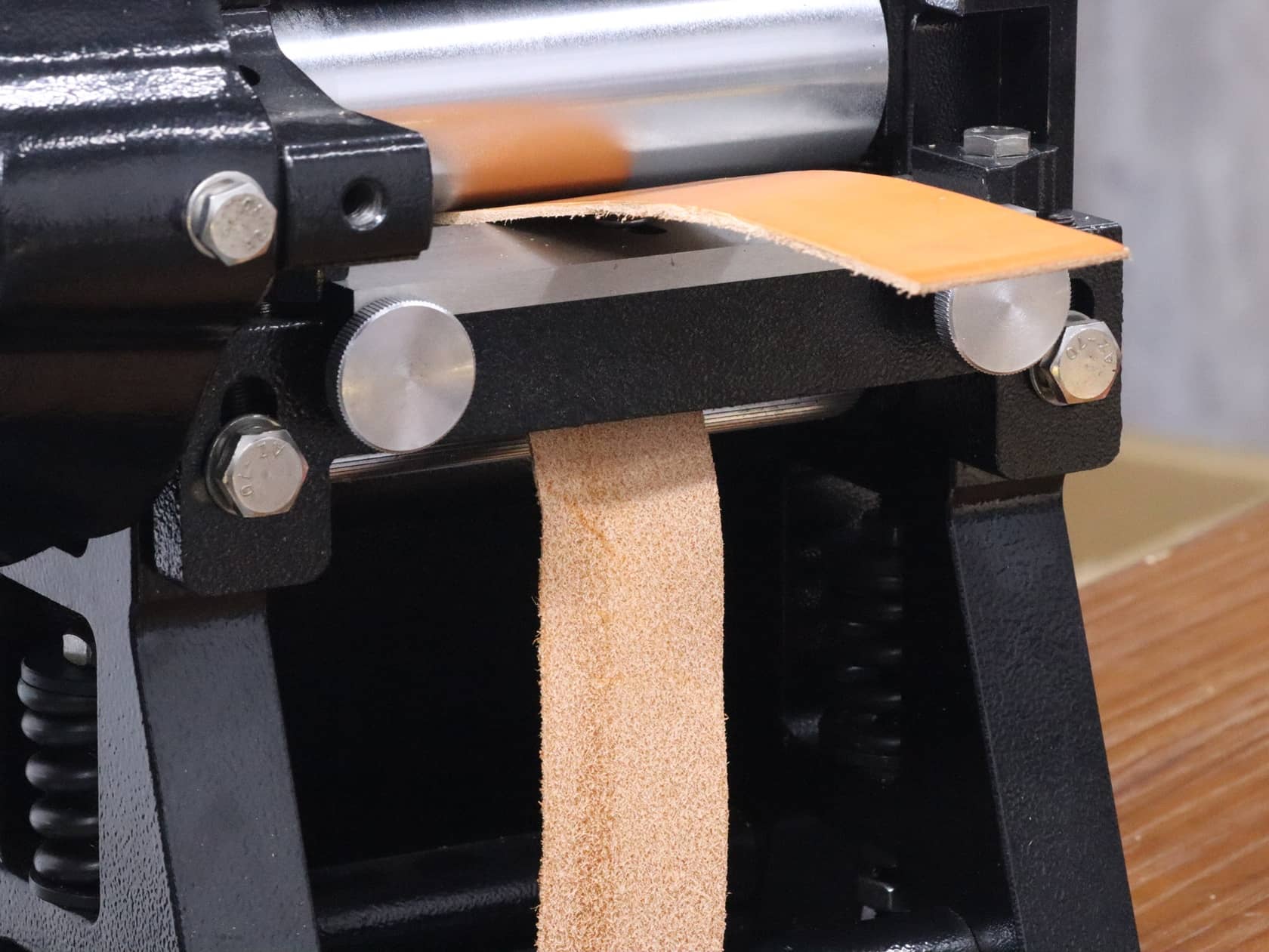 Hand crank leather splitting machine 