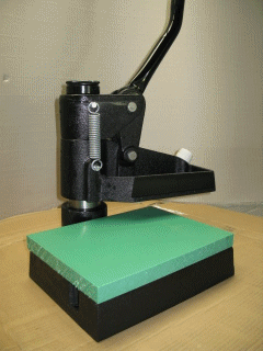 Manual die cutting press