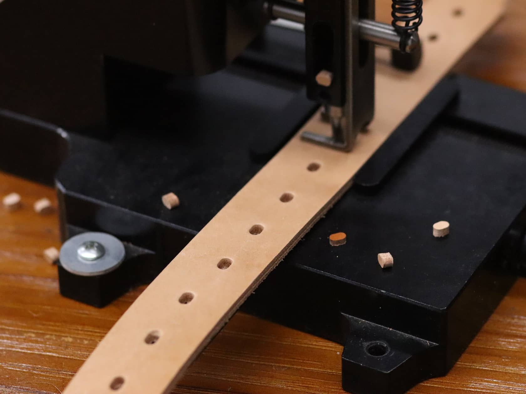 Leather Belts hole punching machine 