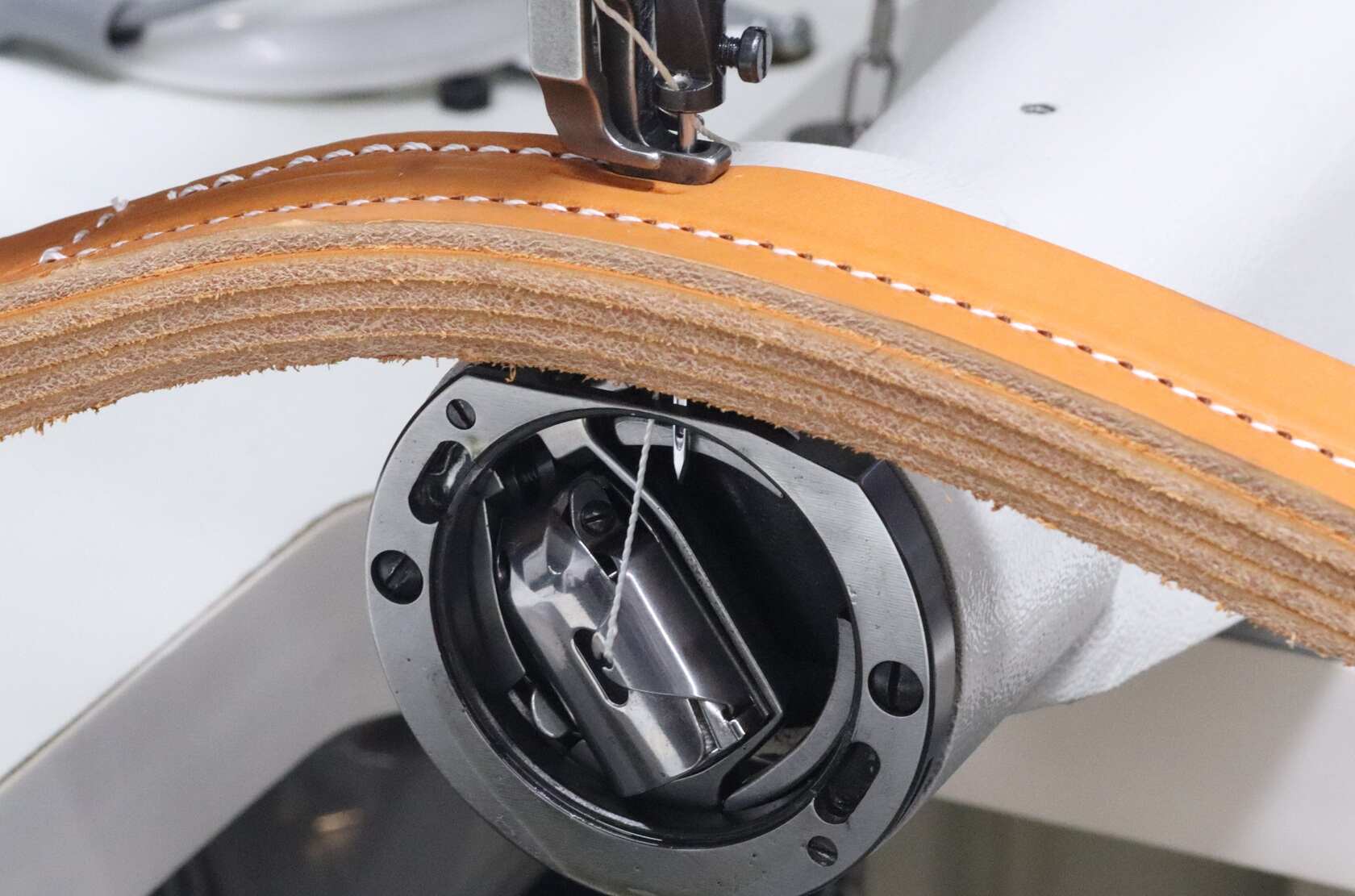 Heavy duty cylinder bed leather sewing machine